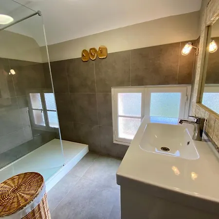 St Thomas * לה-טסט-דה-בוש