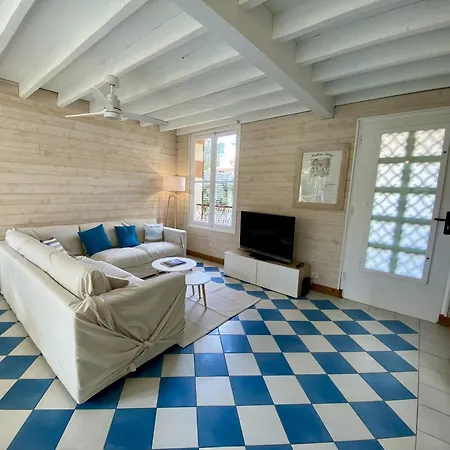 St Thomas לה-טסט-דה-בוש